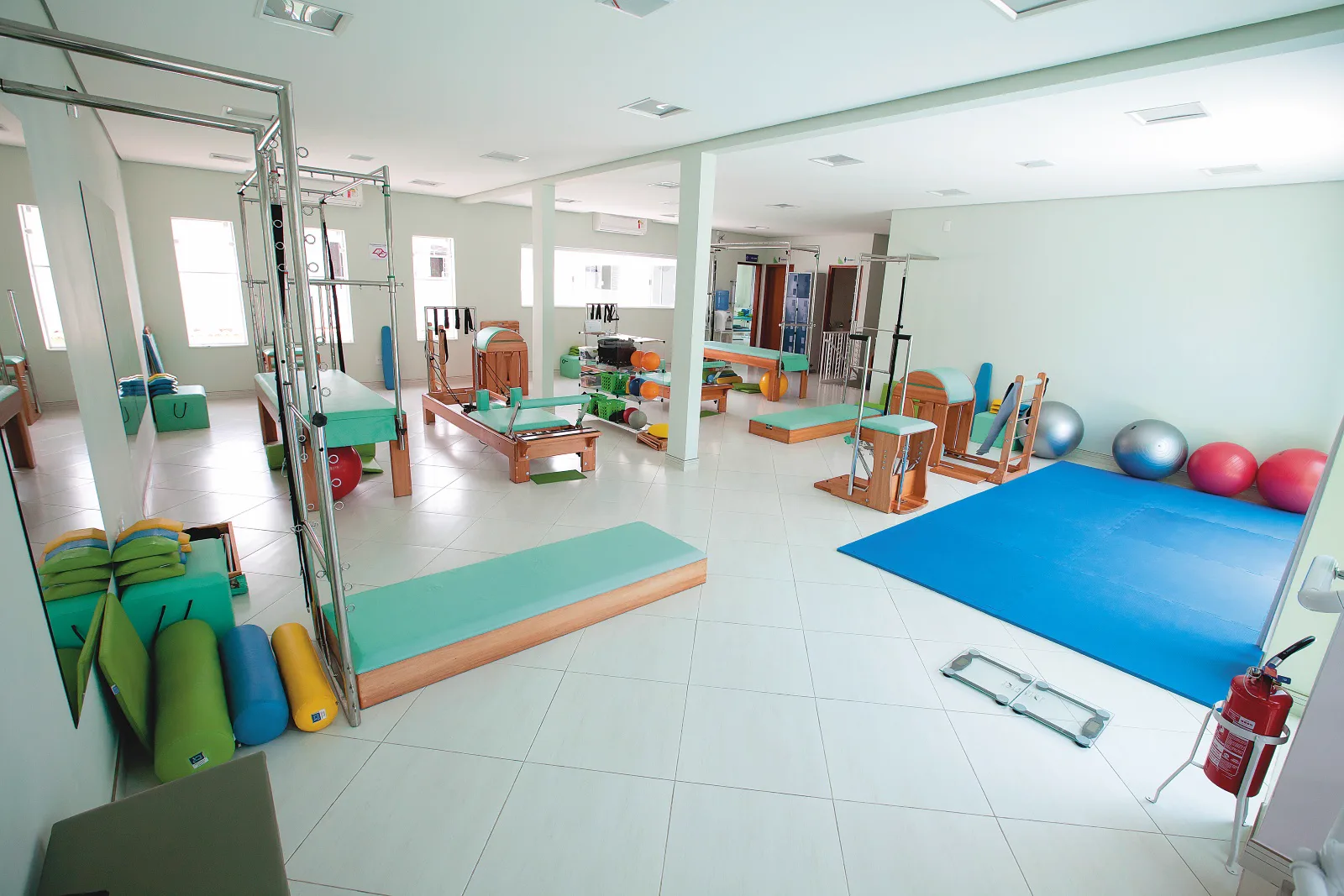 Estúdio de pilates da Ergon Saúde em Sorocaba, com cadillac, reformer e tatame