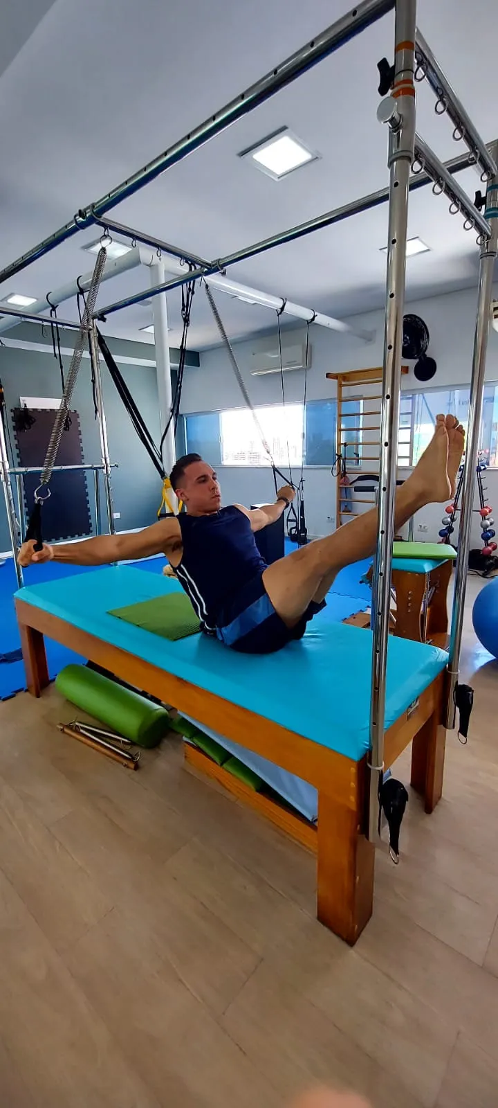 Estúdio de pilates da Ergon Saúde em Sorocaba com cadillac e acessórios