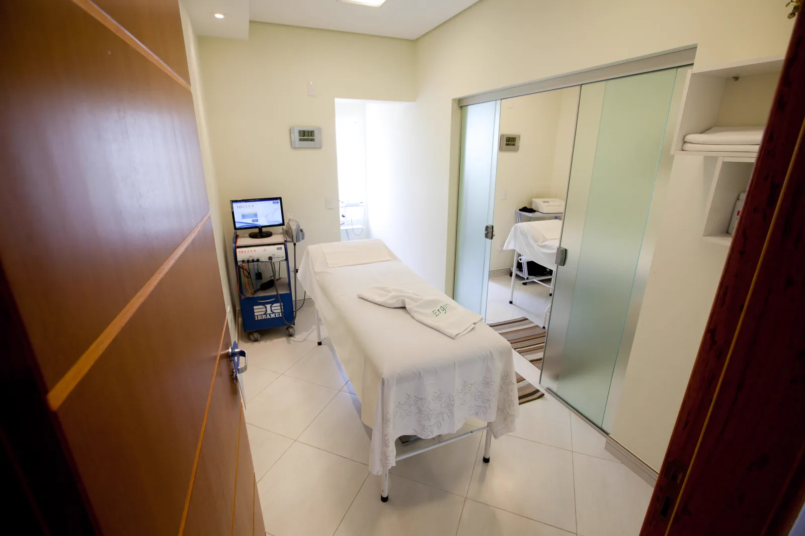 Sala de estética corporal da Ergon Saúde em Sorocaba, onde é feita a drenagem pós-operatória