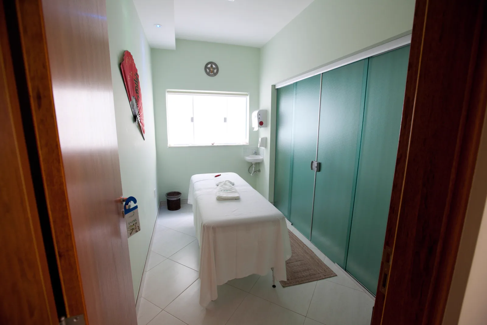 Sala de massagem da Ergon Saúde em Sorocaba, onde é feita a bambuterapia