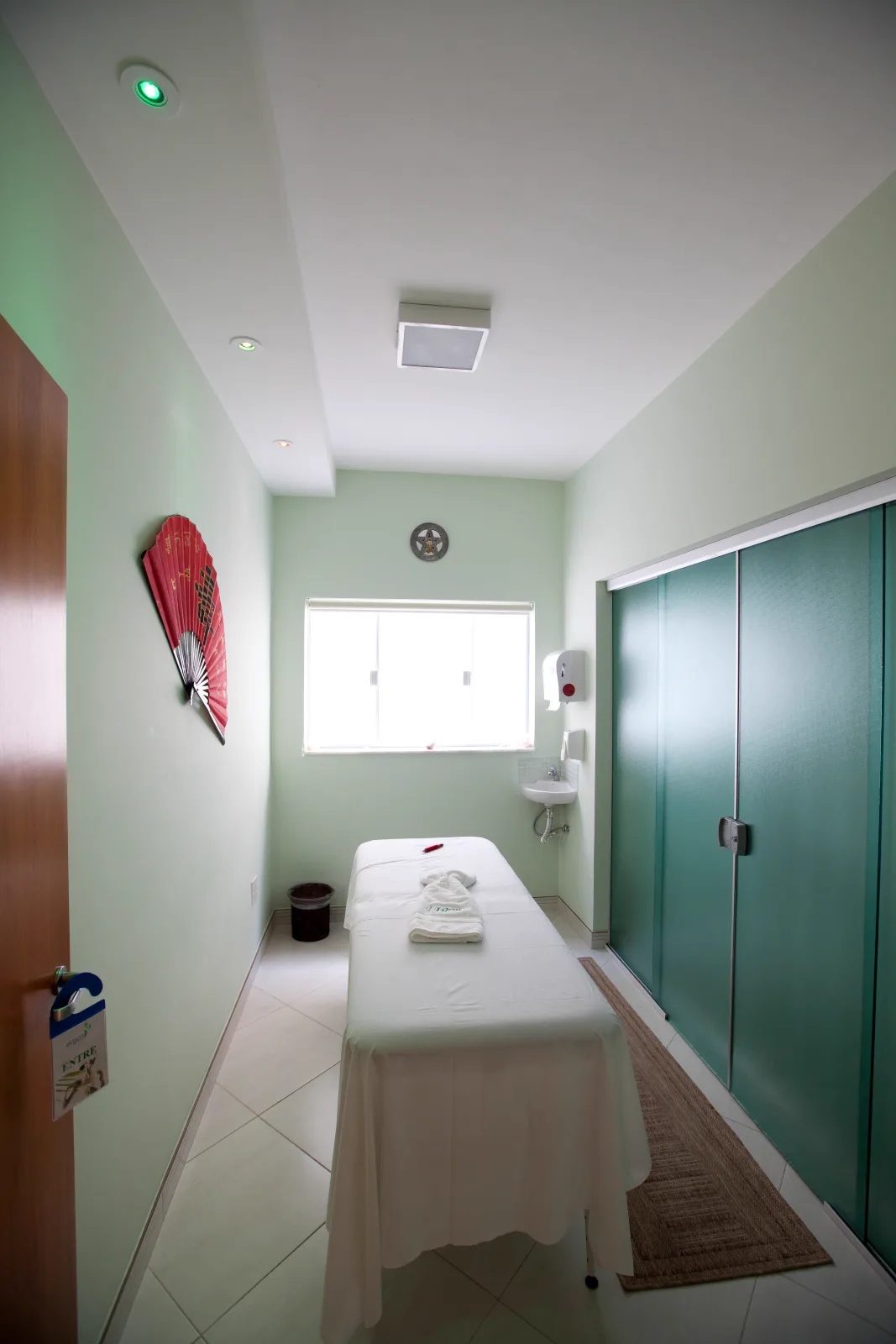 Sala de massagem da Ergon Saúde em Sorocaba, onde é feita a massagem sueca